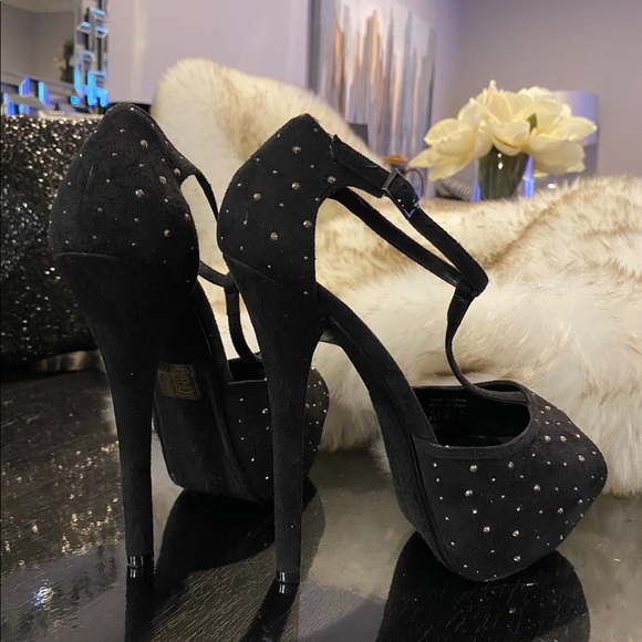 Black high heels Never used ✨Size 8.5 Brand “ It Call Spring “Very comfortable - Picture 3 of 14